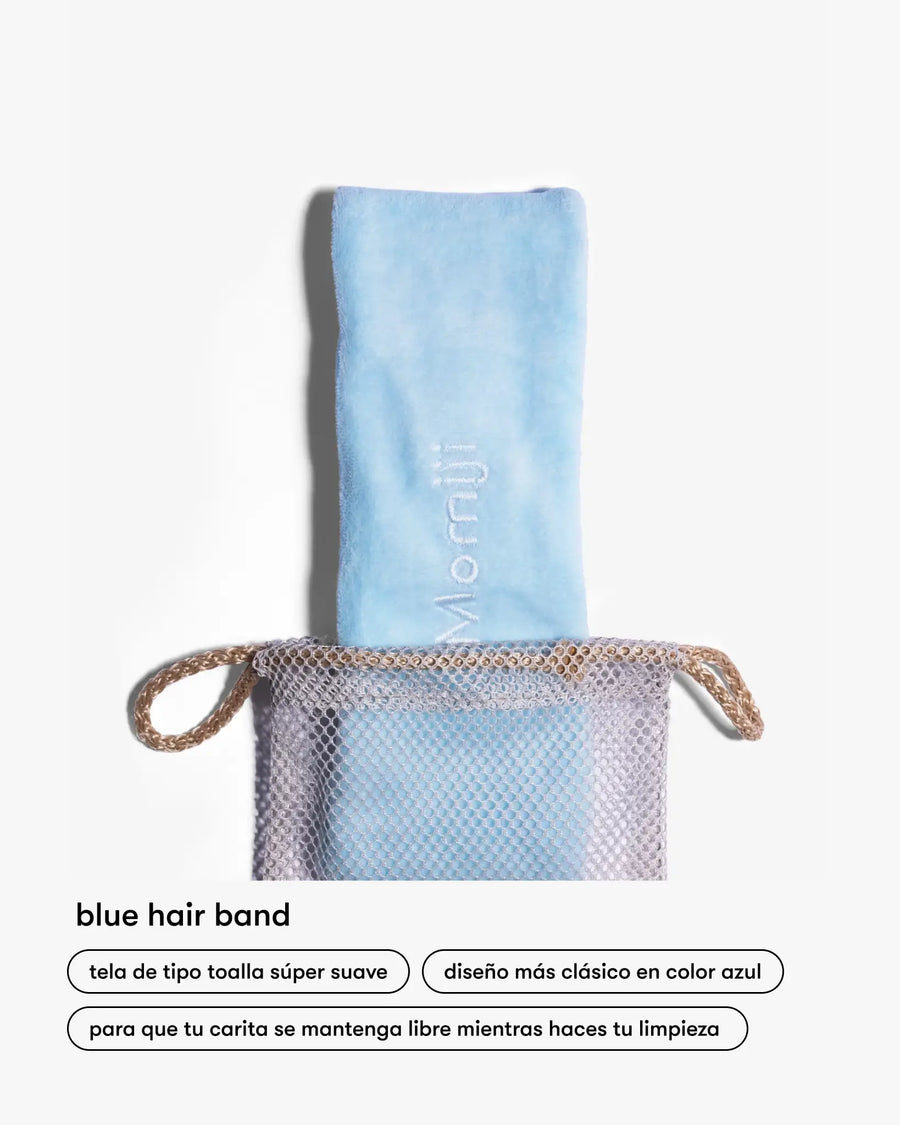 banda para el cabello azul de Momiji, el accesorio perfecto para realzar tu estilo y mantener tu cabello en su lugar con elegancia. Confeccionada con materiales de alta calidad, esta banda ofrece durabilidad y comodidad durante todo el día. Ya sea para agregar un toque de color a tu look diario o para mantener tu cabello alejado del rostro mientras te cuidas la piel, esta banda es versátil y práctica.