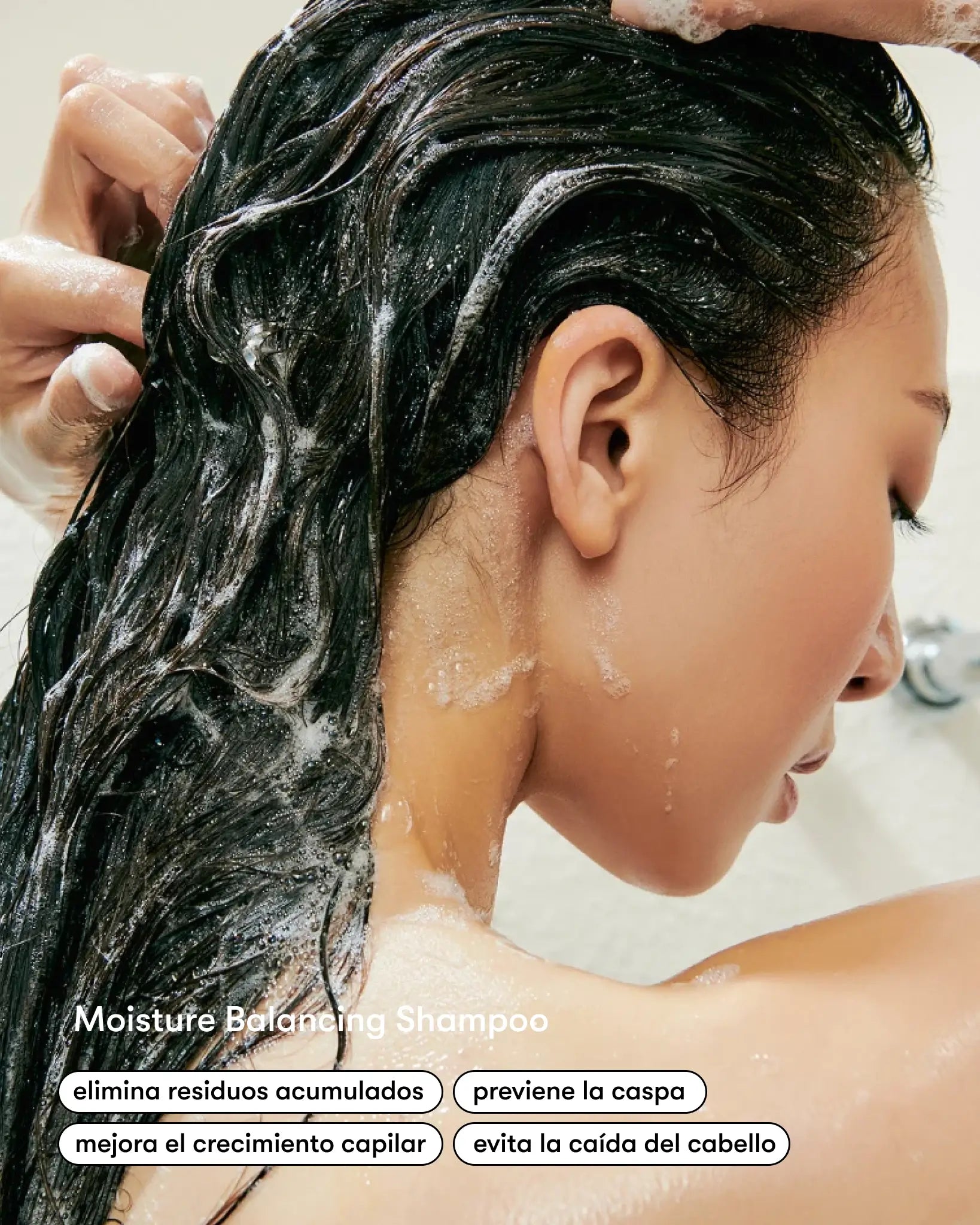 shampoo hidratante de Lador en Momiji Beauty, la clave para un cabello suave y saludable. Formulado con ingredientes naturales como el aceite de argán y la vitamina E, este shampoo proporciona una limpieza suave y efectiva mientras hidrata y fortalece tu cabello. Su fórmula ligera y de pH equilibrado es adecuada para todo tipo de cabello, dejándolo limpio, suave y manejable. 