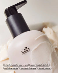 tratamiento capilar vegano de Lador en Momiji Beauty, una opción ética y efectiva para revitalizar tu cabello. Este tratamiento está formulado con ingredientes naturales y libres de crueldad animal, ofreciendo una alternativa consciente para el cuidado capilar. Con una mezcla de aceites esenciales y extractos botánicos, este tratamiento hidrata y fortalece el cabello, dejándolo suave, brillante y saludable. 