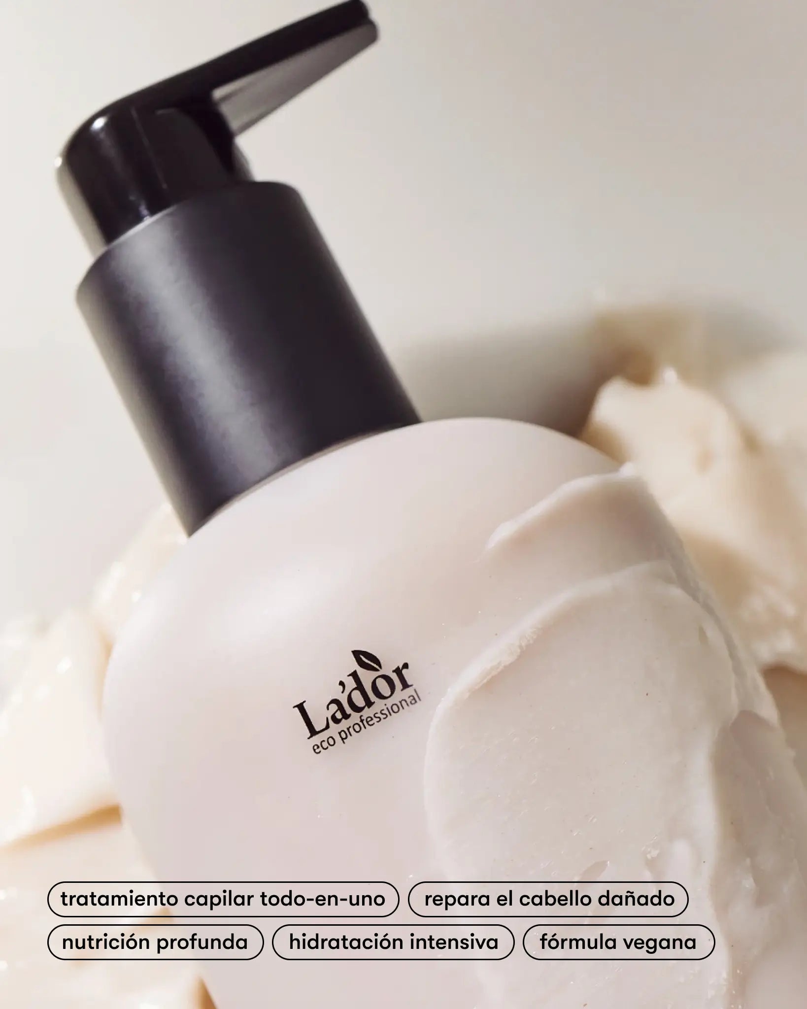 tratamiento capilar vegano de Lador en Momiji Beauty, una opción ética y efectiva para revitalizar tu cabello. Este tratamiento está formulado con ingredientes naturales y libres de crueldad animal, ofreciendo una alternativa consciente para el cuidado capilar. Con una mezcla de aceites esenciales y extractos botánicos, este tratamiento hidrata y fortalece el cabello, dejándolo suave, brillante y saludable. 