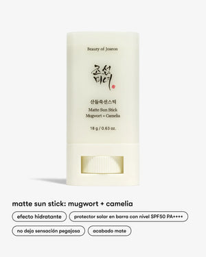 Protege tu piel de los daños solares con nuestro Protector Solar de Beauty of Joseon. Esta fórmula ligera y de rápida absorción ofrece una amplia protección contra los rayos UVA y UVB, ayudando a prevenir el envejecimiento prematuro de la piel y las quemaduras solares. Formulado con ingredientes naturales y nutritivos, como el extracto de camelia y el pantenol, nuestro protector solar hidrata y nutre la piel, dejándola suave, tersa y protegida.