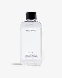 Tónico Iluminador de One Thing en Momiji Beauty, una excelente opción para revitalizar y refrescar tu piel. Formulado con ingredientes naturales como extracto de rosa y niacinamida, este tónico ayuda a iluminar y mejorar la textura de la piel, dejándola radiante y rejuvenecida. Su fórmula suave y sin alcohol es adecuada para todo tipo de piel, incluidas las sensibles. 