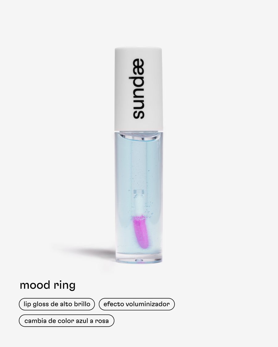 Maquillaje de Brillo Labial Mood Ring de Sundae en Momiji Beauty, una opción vibrante para labios deslumbrantes y llenos de color. Este brillo labial, ofrece un acabado brillante y jugoso que complementa cualquier look. Con una textura suave y no pegajosa, proporciona un confort duradero y una apariencia luminosa. Además, su fórmula enriquecida con ingredientes nutritivos ayuda a mantener la hidratación de los labios, dejándolos suaves y flexibles. 
