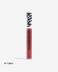 Blink tinta labial con brillo de Unleashia en Momiji Beauty, diseñada para ofrecerte unos labios vibrantes y jugosos durante todo el día. Combina el color intenso de una tinta labial con el brillo seductor de un gloss, proporcionándote un acabado luminoso y de larga duración. Disponible en una amplia gama de tonos deslumbrantes, desde los neutros clásicos hasta los tonos vibrantes y atrevidos, esta tinta labial con brillo de Unleashia se adapta a cualquier ocasión y estilo. 