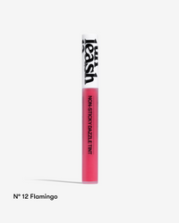 Flamingo tinta labial con brillo de Unleashia en Momiji Beauty, diseñada para ofrecerte unos labios vibrantes y jugosos durante todo el día. Combina el color intenso de una tinta labial con el brillo seductor de un gloss, proporcionándote un acabado luminoso y de larga duración. Disponible en una amplia gama de tonos deslumbrantes, desde los neutros clásicos hasta los tonos vibrantes y atrevidos, esta tinta labial con brillo de Unleashia se adapta a cualquier ocasión y estilo.