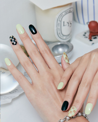 Descubre la belleza innovadora de nuestras láminas de gel Racer Ohora, diseñadas para transformar tu experiencia de manicura. Con la perfección del nail art al alcance de tus manos, con un toque vibrante y duradero a tus uñas. Disfruta de una manicura impecable con el estilo único de Ohora, fusionando calidad y moda para realzar tu belleza.