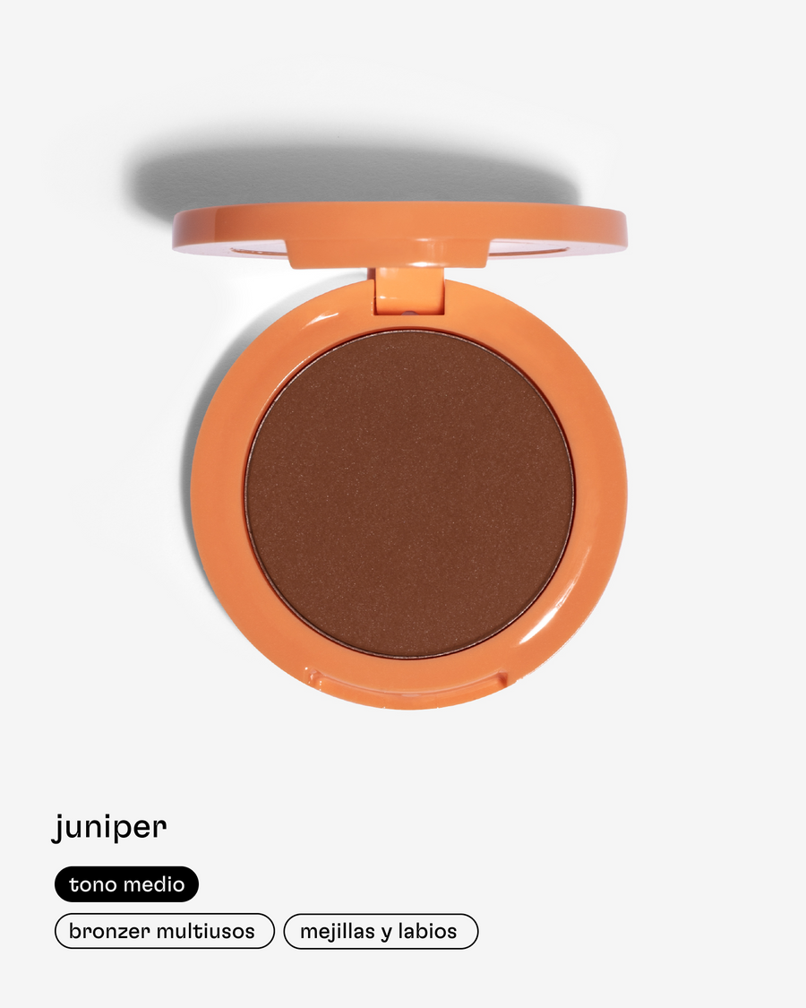 Maquillaje Bronzer Juniper de Sundae en Momiji Beauty, una opción perfecta para conseguir un aspecto bronceado y luminoso durante todo el año. Ofrece una aplicación suave y uniforme que se mezcla fácilmente para un acabado natural. Con una textura sedosa y pigmentación modulable, te permite crear desde un aspecto sutil hasta un bronceado más intenso según tus preferencias. Además, su fórmula enriquecida con ingredientes nutritivos cuida la piel mientras resalta tus rasgos faciales. 